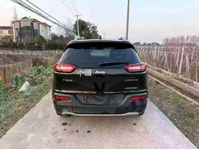 嘉兴20年Jeep自由光9