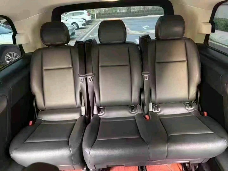 广州20年奔驰威霆8