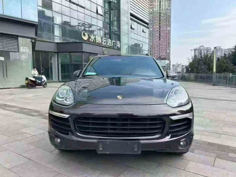 重庆18年保时捷卡宴1