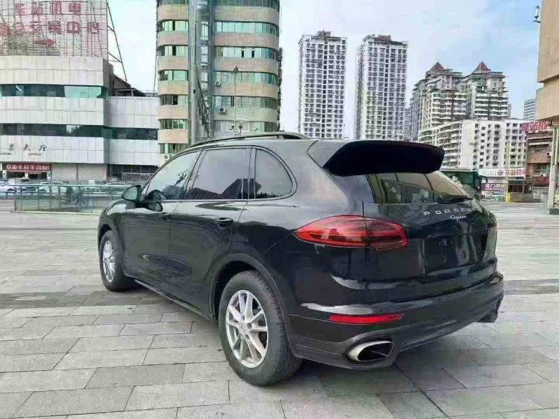 重庆18年保时捷卡宴5