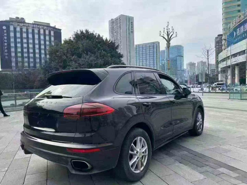 重庆18年保时捷卡宴7