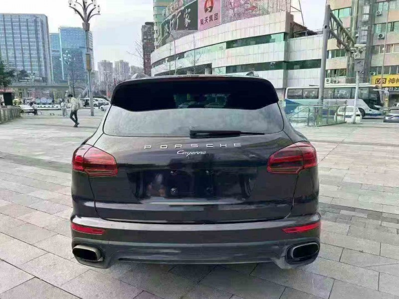 重庆18年保时捷卡宴9