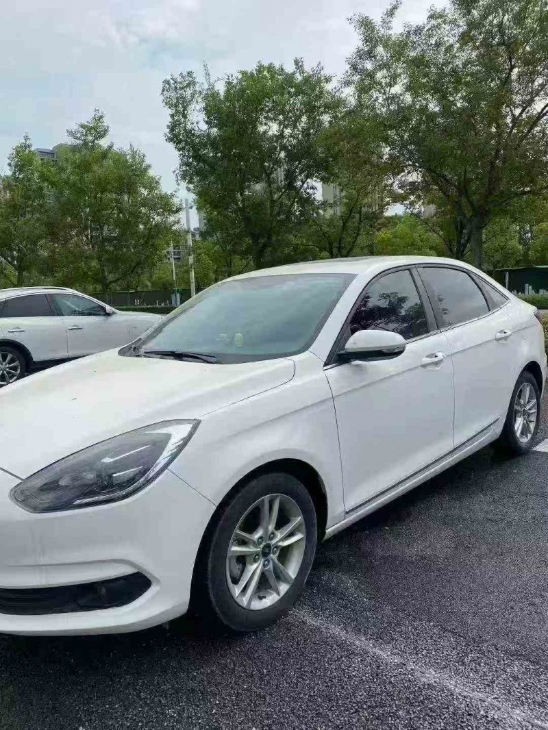 南通20年福特福睿斯2