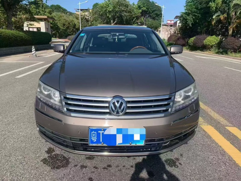 防城港16年大众辉腾1