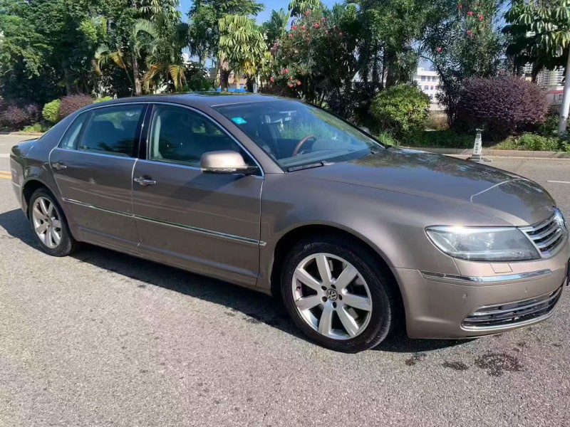 防城港16年大众辉腾2