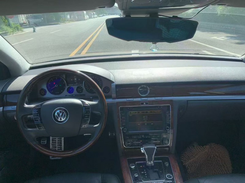 防城港16年大众辉腾6