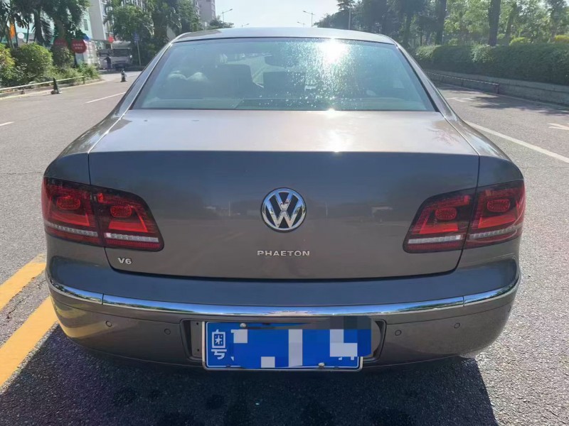 防城港16年大众辉腾9