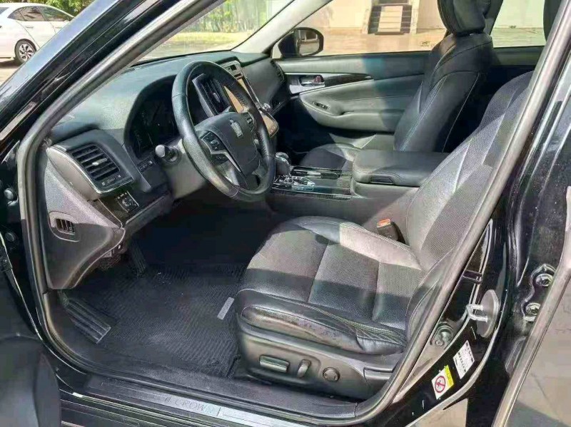 江门17年丰田皇冠4