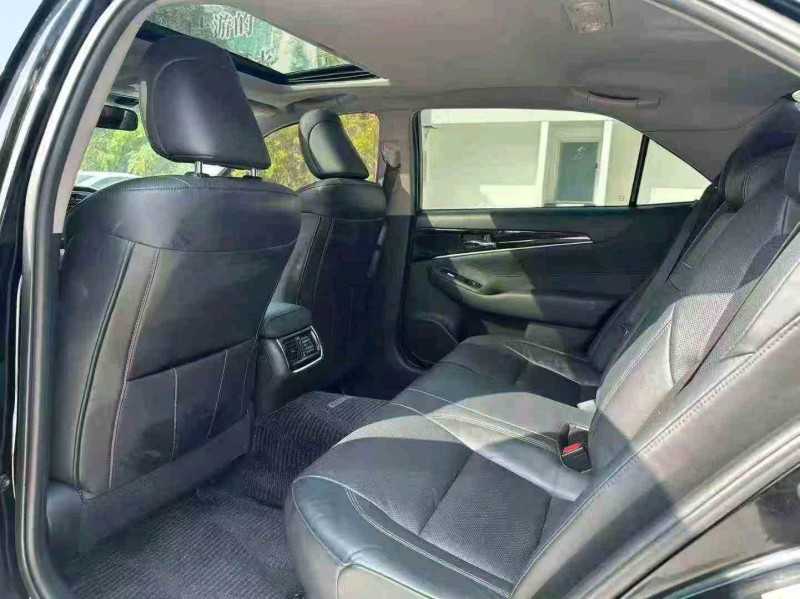 江门17年丰田皇冠6