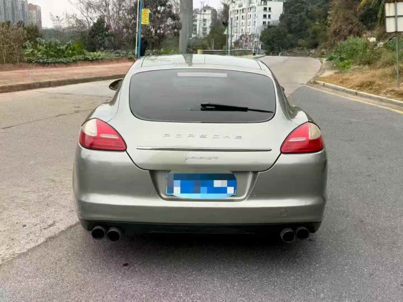 三明13年保时捷帕拉梅拉9