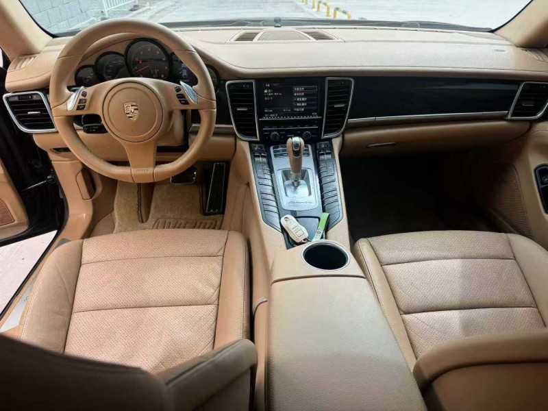 平顶山12年保时捷帕拉梅拉7