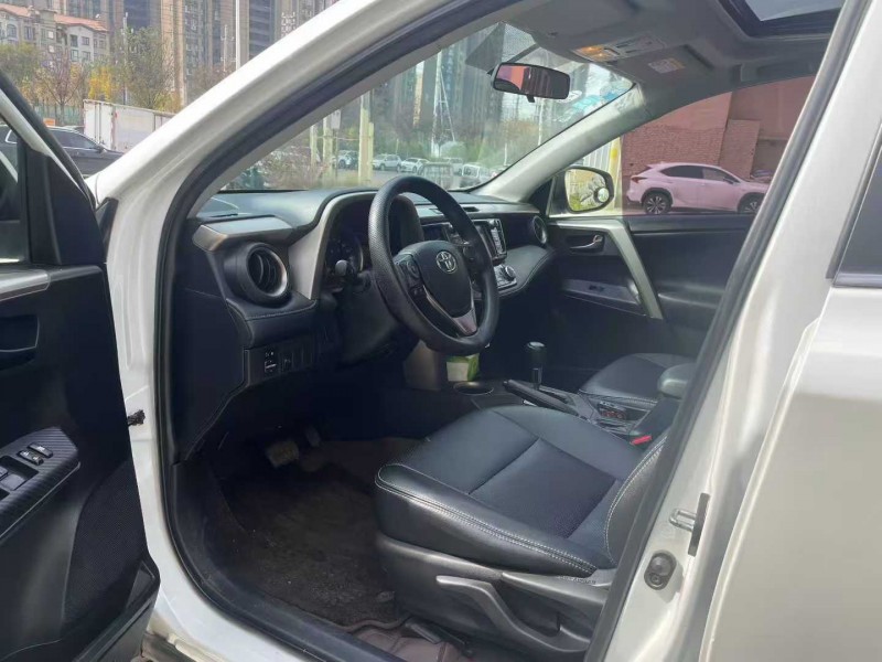 平顶山16年丰田RAV4荣放4