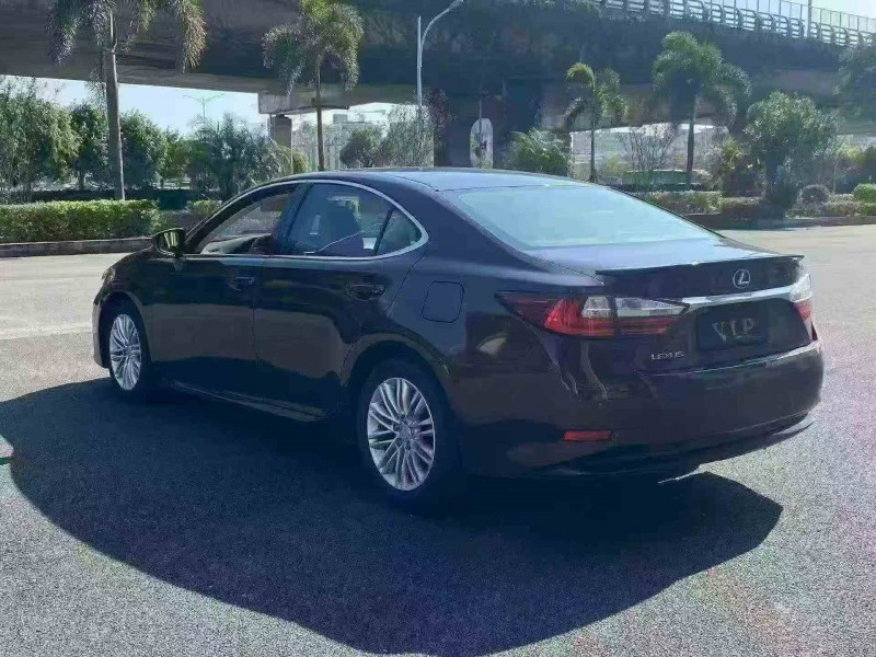 三明16年雷克萨斯ES7