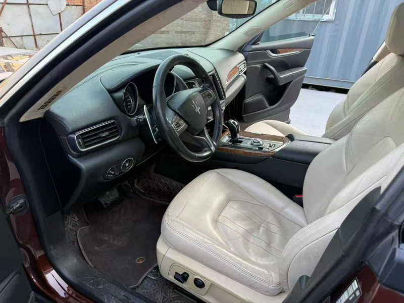 徐州18年玛莎拉蒂Levante8