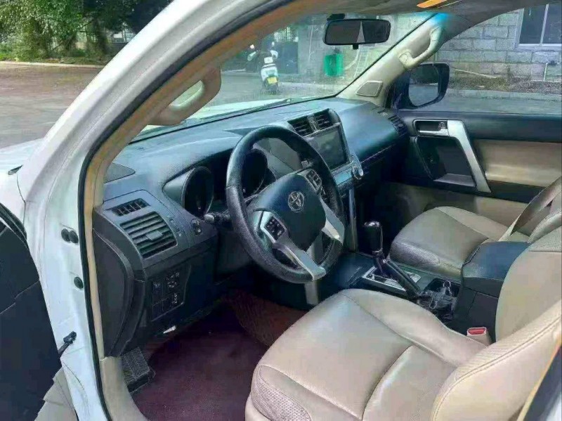 三明13年丰田普拉多4