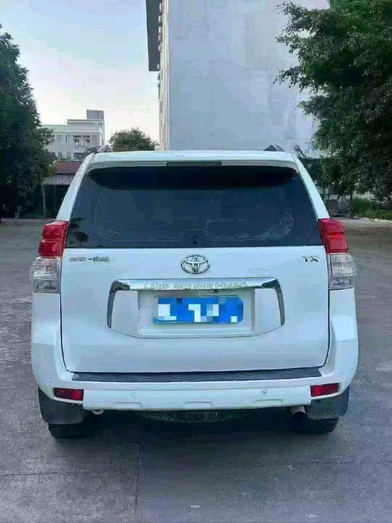 三明13年丰田普拉多8