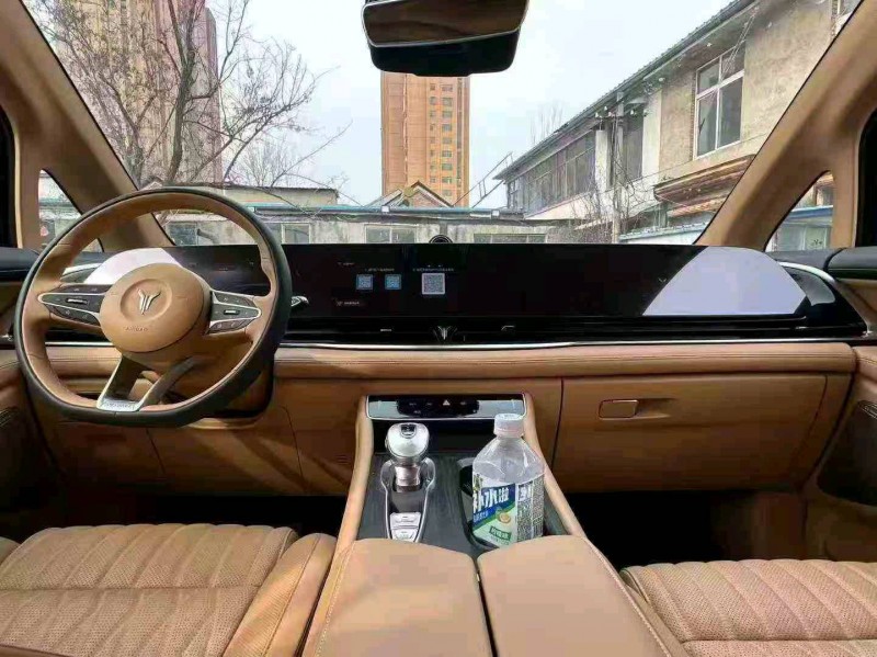 金华25年岚图汽车梦想家5