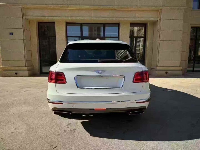 枣庄17年宾利添越7