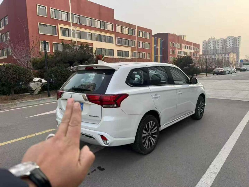 烟台23年三菱欧蓝德8