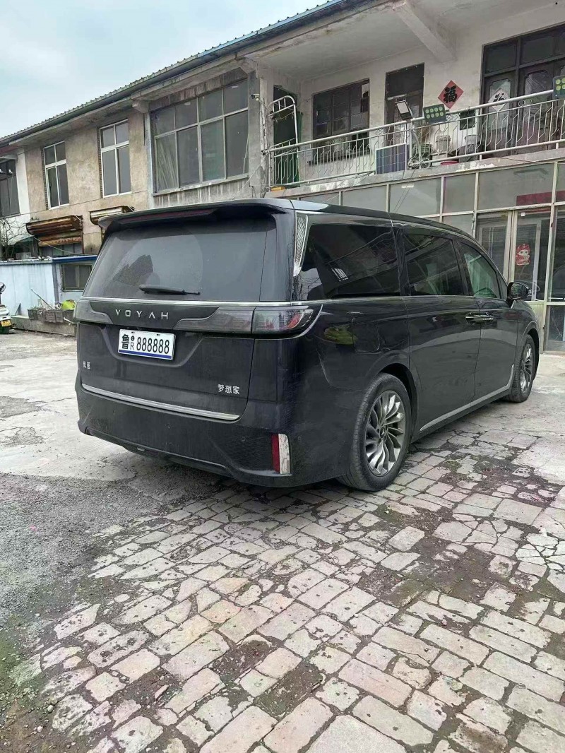 烟台23年岚图汽车梦想家9