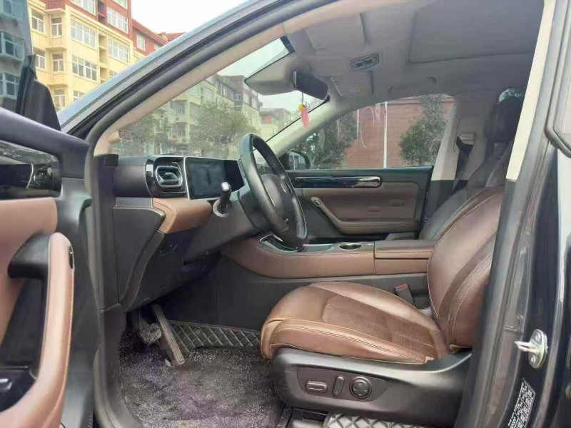 烟台23年零跑汽车C114