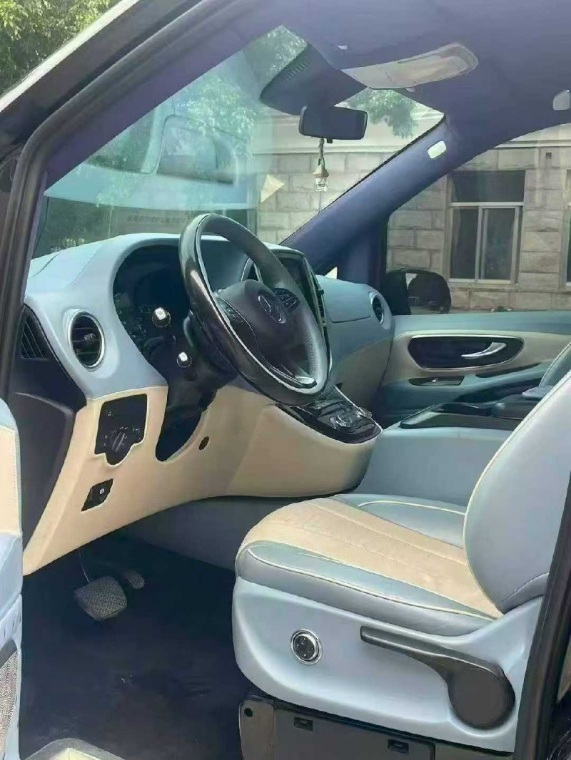 漳州21年奔驰威霆4