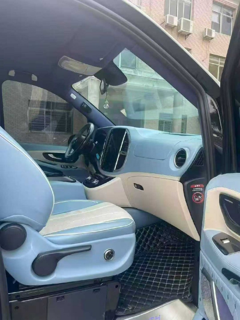 漳州21年奔驰威霆5