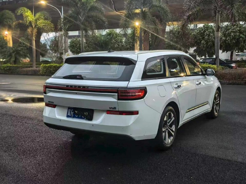 漳州22年宝骏Valli7