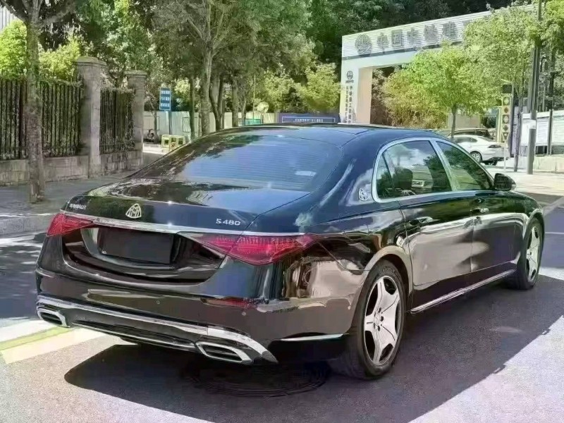 广州21年奔驰迈巴赫S级8