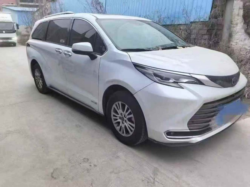 烟台23年丰田塞纳2