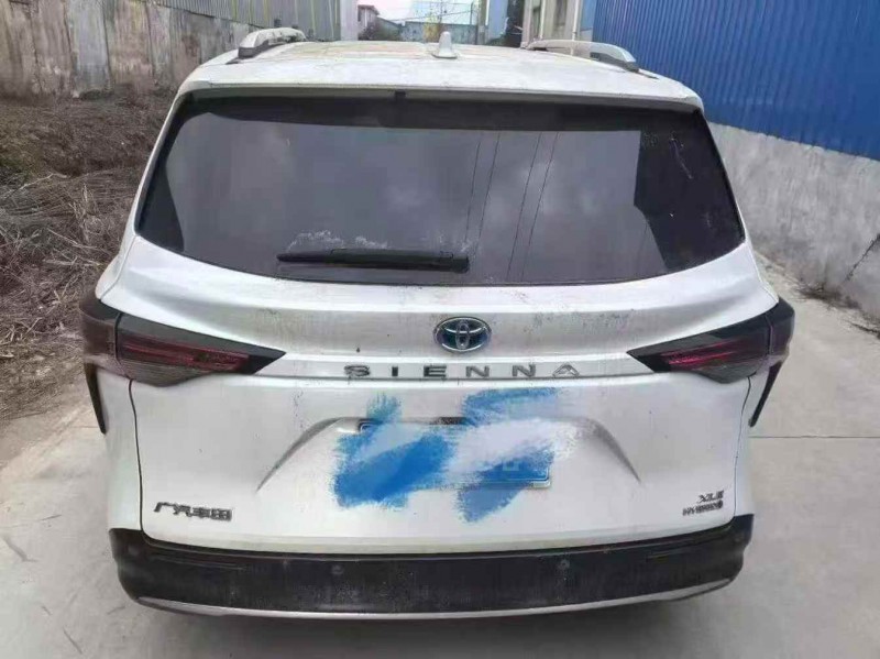 烟台23年丰田塞纳4