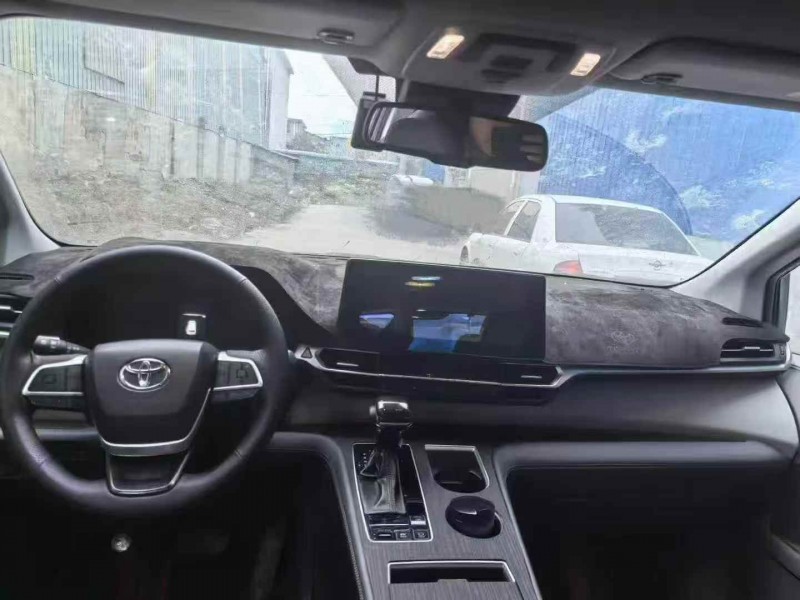 烟台23年丰田塞纳6