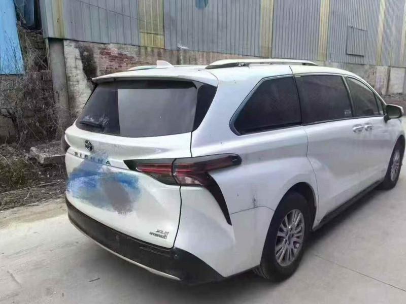 烟台23年丰田塞纳8