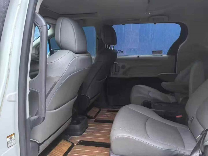 烟台23年丰田塞纳9