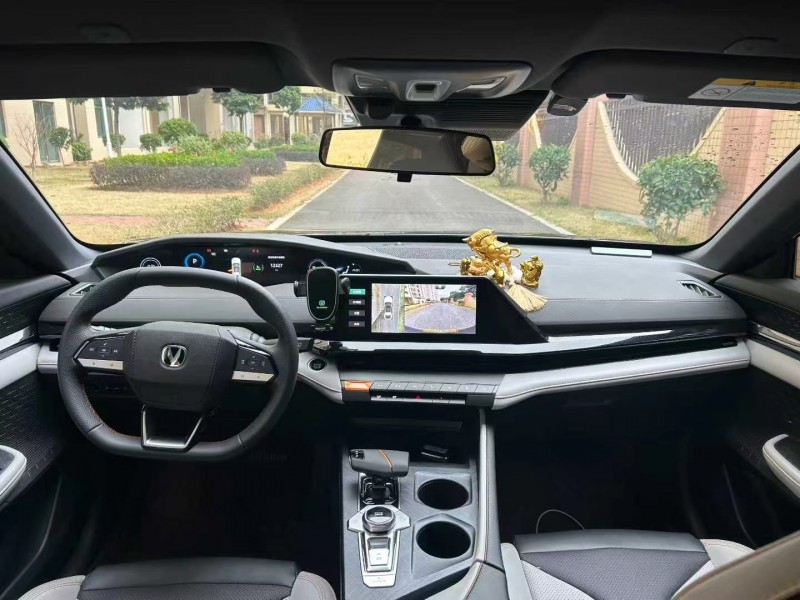 东莞25年长安汽车UNI4