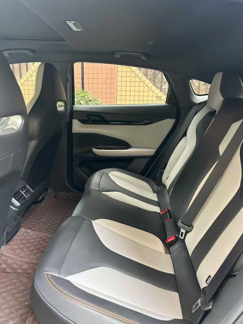 东莞25年长安汽车UNI5