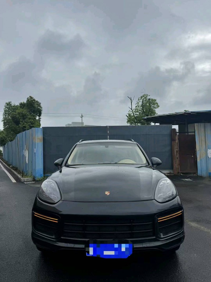 杭州12年保时捷卡宴1