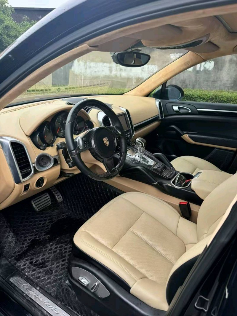 杭州12年保时捷卡宴8