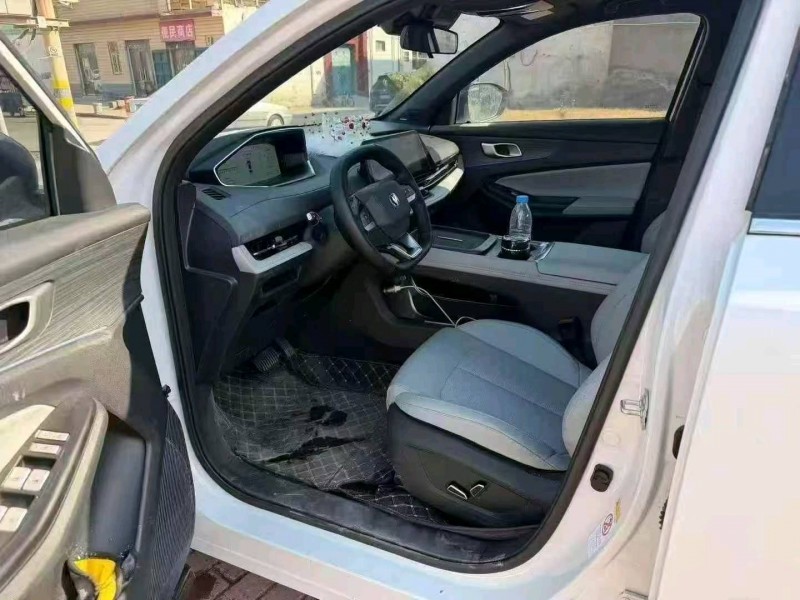 新乡25年长安汽车CS556