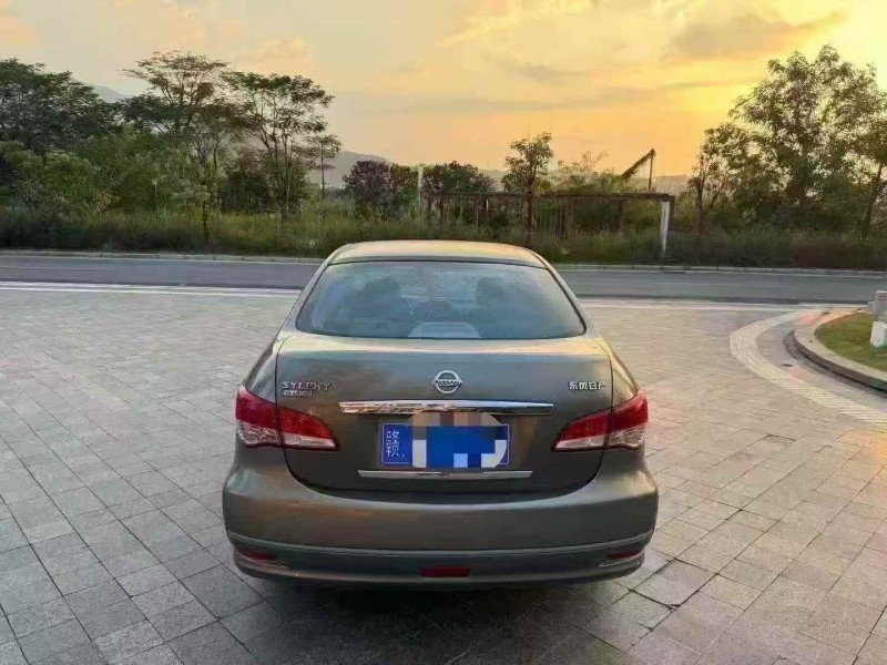 佛山16年日产轩逸7