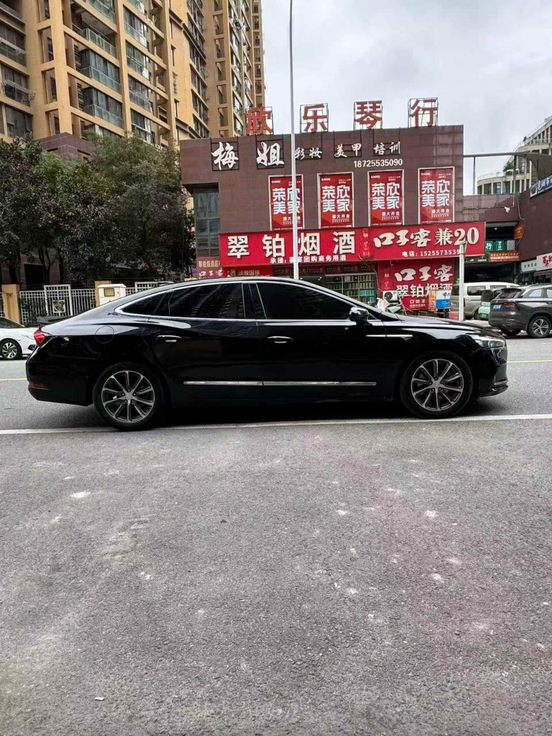 黄山20年别克君越7