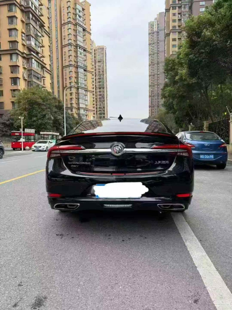 黄山20年别克君越8