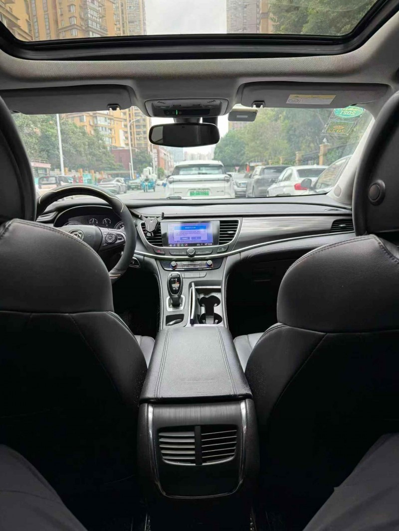 黄山20年别克君越9