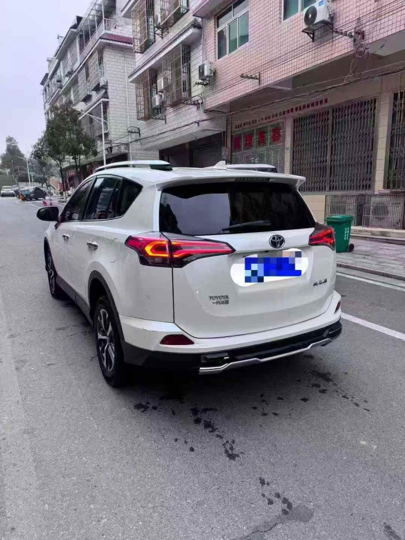 邵阳18年丰田锐志9