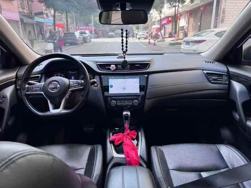 邵阳20年日产奇骏5