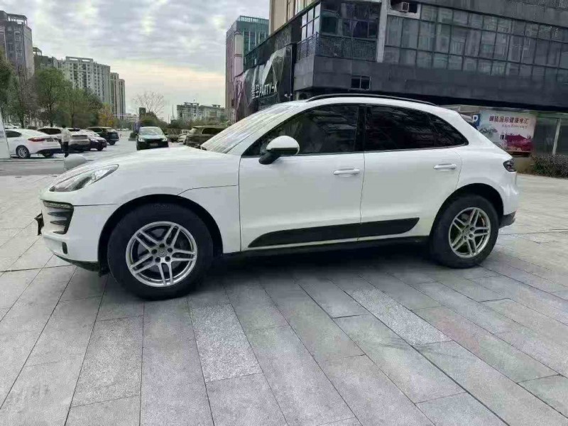 吉安15年保时捷Macan2