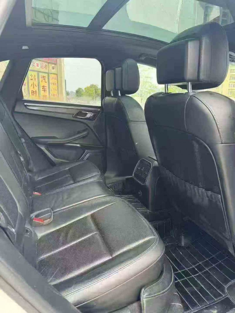 吉安15年保时捷Macan3