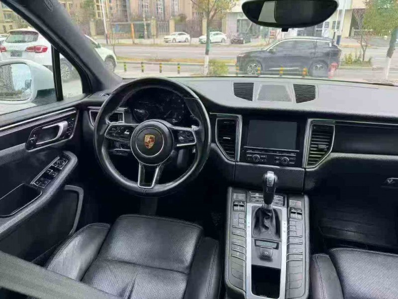 吉安15年保时捷Macan4