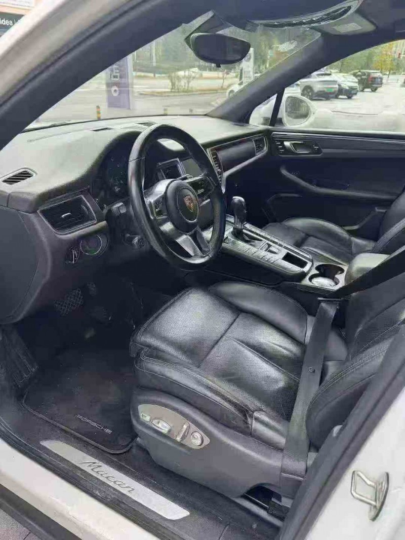 吉安15年保时捷Macan5