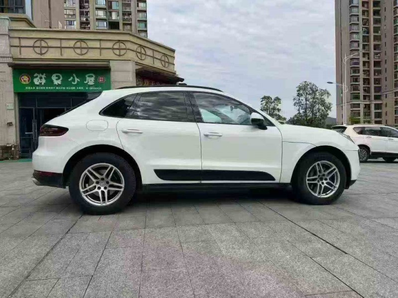 吉安15年保时捷Macan7